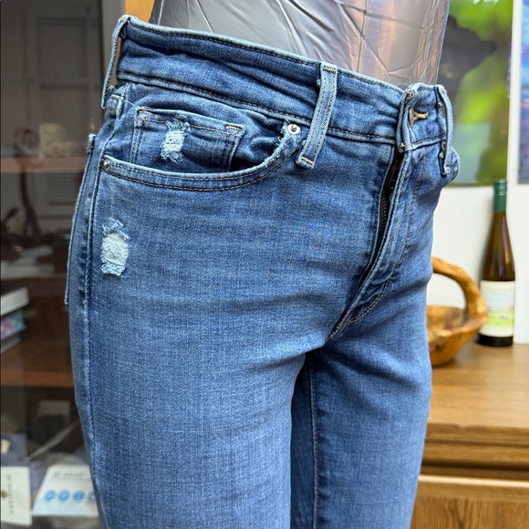 Levi’s Skinny Jeans Medium Wash Stretch Denim Women’s Size 27 - Picture 3 of 6